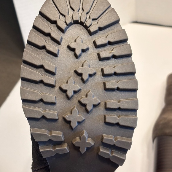 Johnston & Murphy Women's NWOT Brown Suede Ankle Boots SZ 7 - Picture 10 of 11